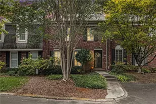 250 The South Chace, Atlanta, GA 30328 - Photo 32