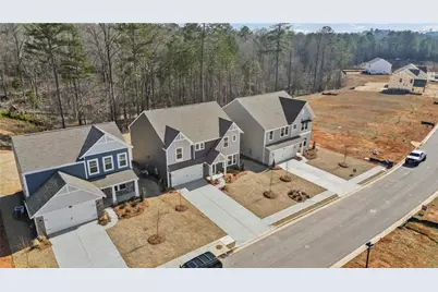 847 Crystal Lake Parkway, Hoschton, GA 30548 - Photo 2