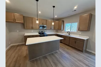 857 Crystal Lake Parkway, Hoschton, GA 30548 - Photo 2