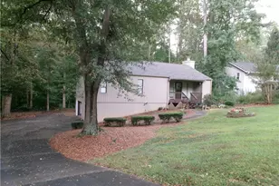 2735 Wendy Ln, Marietta, GA 30062 - Photo 2