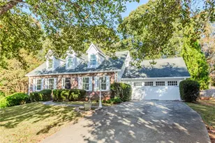 5352 Waterford Dr, Dunwoody, GA 30338 - Photo 2