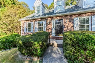 5352 Waterford Dr, Dunwoody, GA 30338 - Photo 4