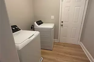 1431 Lorenzo Dr SW, Atlanta, GA 30310 - Photo 6