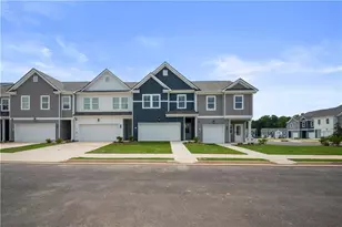 9394 Maple Grv Ln, Jonesboro, GA 30238 - Photo 2