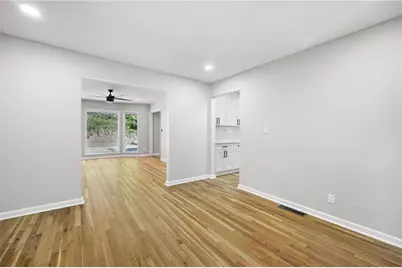 380 Thornwood Drive, Atlanta, GA 30328 - Photo 14