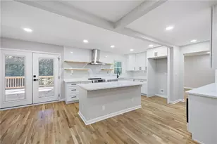 380 Thornwood Dr, Atlanta, GA 30328 - Photo 2