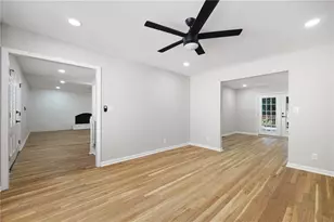 380 Thornwood Dr, Atlanta, GA 30328 - Photo 16