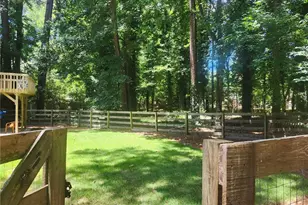 220 Hollyberry Dr, Roswell, GA 30076 - Photo 2