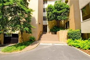 2734 Peachtree Rd NW, Atlanta, GA 30305 - Photo 2