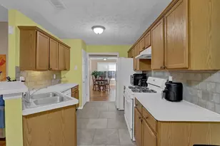 7343 Peacebrook Dr, Flowery Branch, GA 30542 - Photo 10