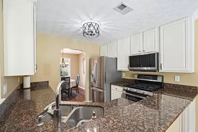 2404 Pondside Court NE, Marietta, GA 30062 - Photo 4