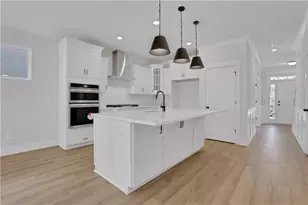 7048 Manchester Dr, Flowery Branch, GA 30542 - Photo 6