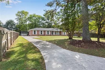 922 Red Apple Drive, Marietta, GA 30066 - Photo 2