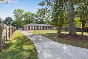 922 Red Apple Dr, Marietta, GA 30066 - Photo 2