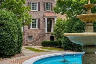 956 Persimmon Point NE, Sandy Springs, GA 30328 - Photo 2