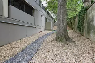 2499 Peachtree Rd NE, Atlanta, GA 30309 - Photo 22