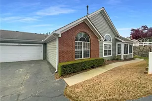 2252 Carefree Cir, Marietta, GA 30062 - Photo 2