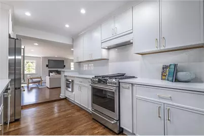 2555 McCurdy Way, Decatur, GA 30033 - Photo 10