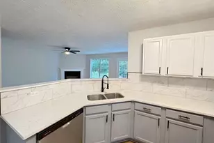 607 Shadow Valley Ct, Lithonia, GA 30058 - Photo 14