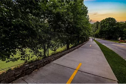 388 Londonberry Road NW, Sandy Springs, GA 30327 - Photo 86