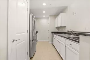 3040 Peachtree Rd NW, Atlanta, GA 30305 - Photo 4