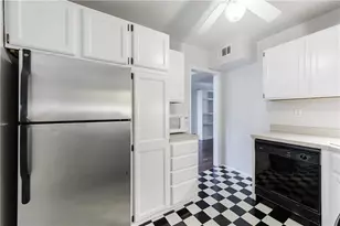 3660 Peachtree Rd NE, Atlanta, GA 30319 - Photo 16