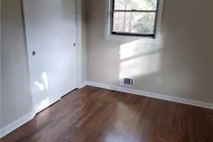 318 Lynnwood Dr, Woodstock, GA 30188 - Photo 8