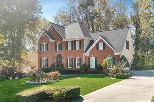 1716 Crowes Lake Ct, Lawrenceville, GA 30043 - Photo 2