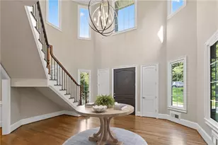 5027 Green Pine Dr, Atlanta, GA 30342 - Photo 4