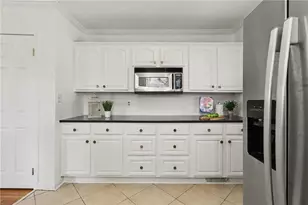 490 E Pharr Road E, Decatur, GA 30030 - Photo 10