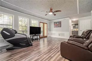 145 Shadybrook Ln SW, Atlanta, GA 30331 - Photo 6