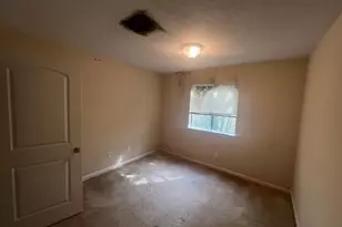 1027 Mainstreet Lake Dr, Stone Mountain, GA 30088 - Photo 6