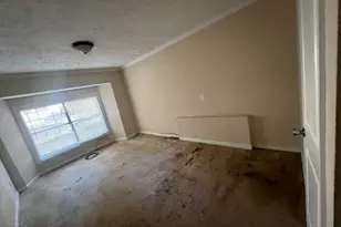 1027 Mainstreet Lake Dr, Stone Mountain, GA 30088 - Photo 4