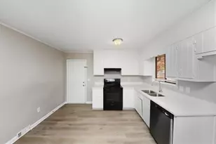 446 Queen Aliese Ln, Jonesboro, GA 30236 - Photo 6