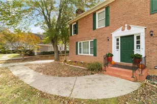 650 Corbin Lake Ct, Atlanta, GA 30350 - Photo 4