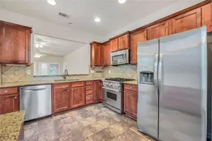 6420 Rockpoint Ln, Hoschton, GA 30548 - Photo 8