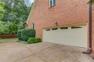 1355 Woodland Lake Dr, Snellville, GA 30078 - Photo 4