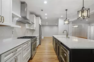 210 Aerie Ct, Sandy Springs, GA 30350 - Photo 8