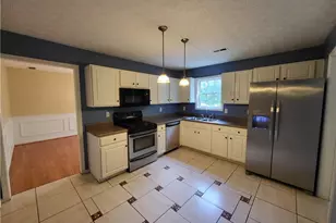 556 Creekstone Dr, Jonesboro, GA 30236 - Photo 4