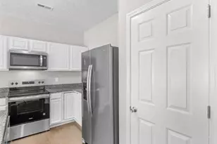 556 Maggie Ln, Jonesboro, GA 30238 - Photo 8