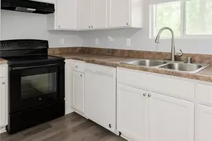 9020 Sterling Ridge Ln, Jonesboro, GA 30238 - Photo 4