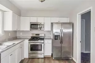 9409 Forest Knoll Dr, Jonesboro, GA 30238 - Photo 2