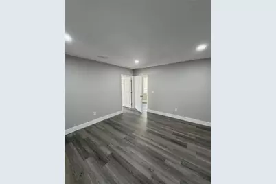 555 Paines Avenue NW, Atlanta, GA 30318 - Photo 2