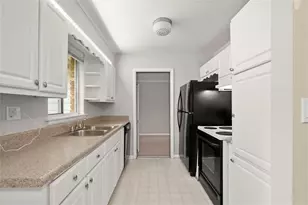 422 Afton Dr, Roswell, GA 30075 - Photo 12