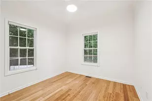 2470 St Paul Ave NW, Atlanta, GA 30318 - Photo 12