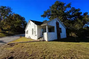 602 W Lake Ave NW, Atlanta, GA 30318 - Photo 1