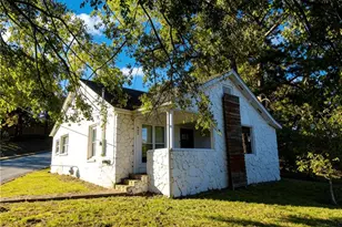 602 W Lake Ave NW, Atlanta, GA 30318 - Photo 1