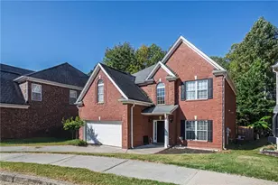 635 Scenic Creek Dr, Lawrenceville, GA 30046 - Photo 2