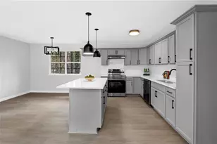 812 Raintree Way SE, Conyers, GA 30094 - Photo 2