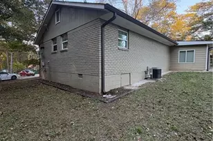 657 Utoy Ct, Jonesboro, GA 30238 - Photo 8